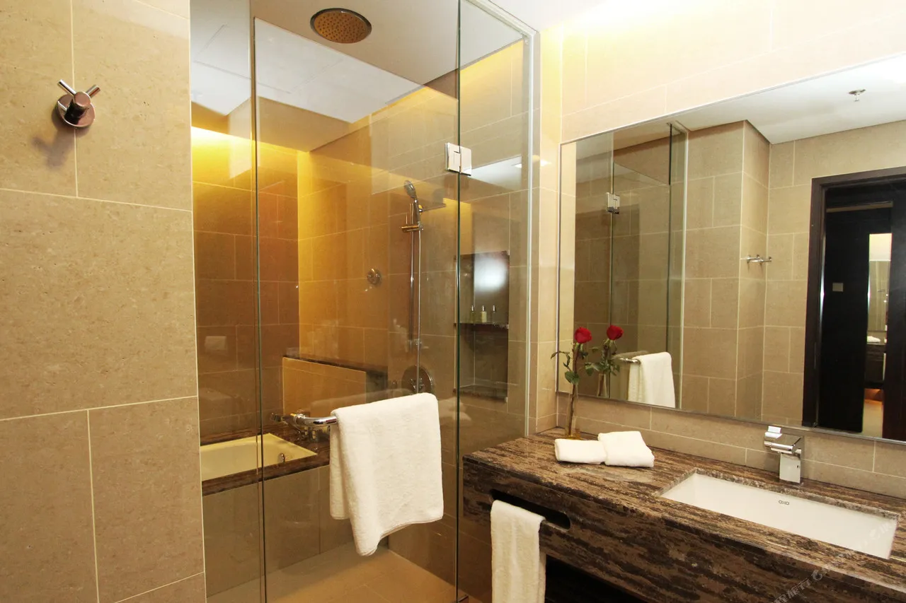Hotel Grandis — rooms and atmosphere