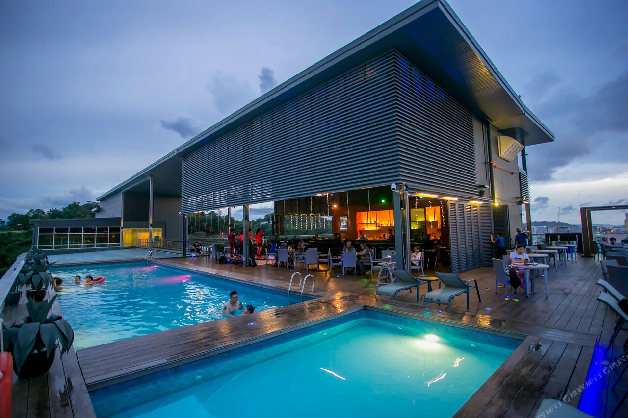 Hotel Grandis — rooms and atmosphere