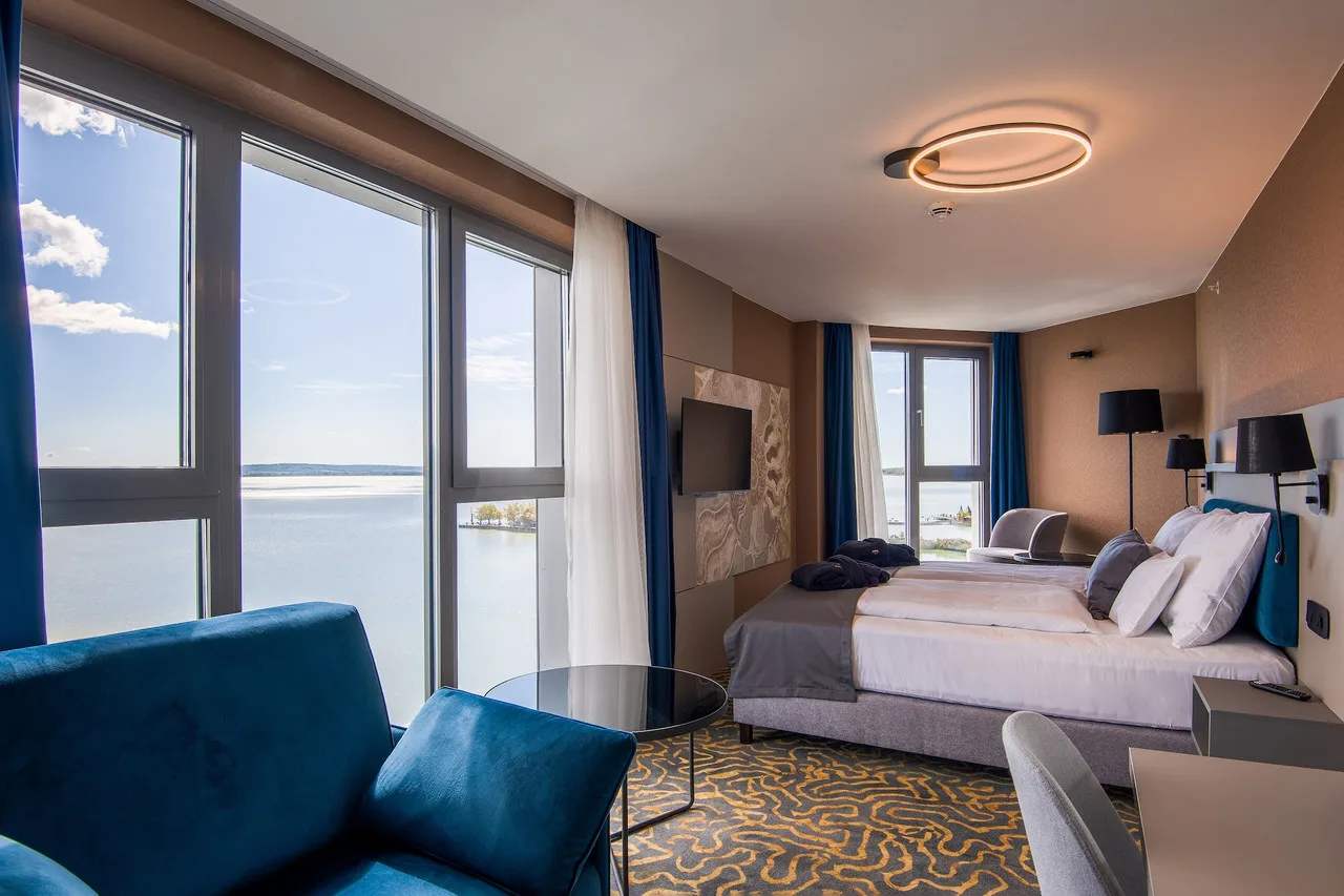 Hotel Helikon, Keszthely — ทะเลสาบบาลาตอน