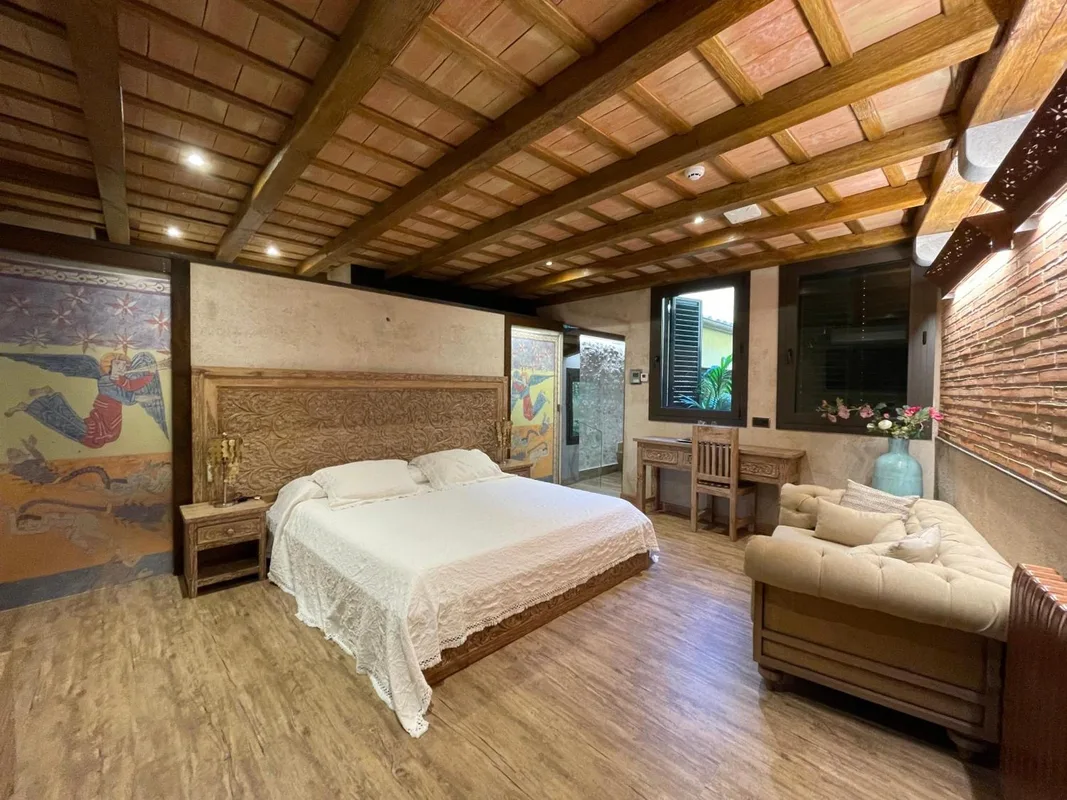 Hotel Historic — ภาพห้องพักและบรรยากาศ