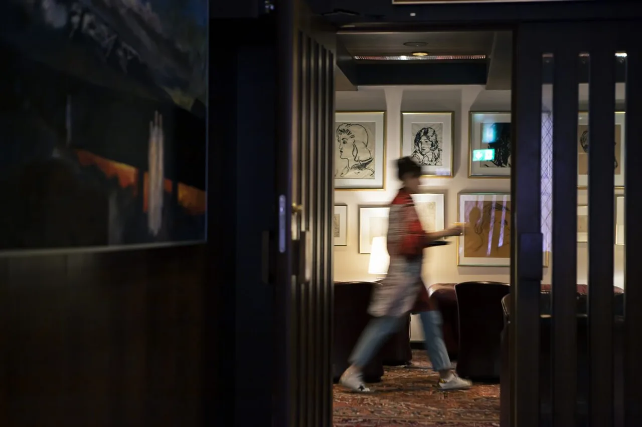 Hotel Holt - The Art Hotel — rooms and atmosphere