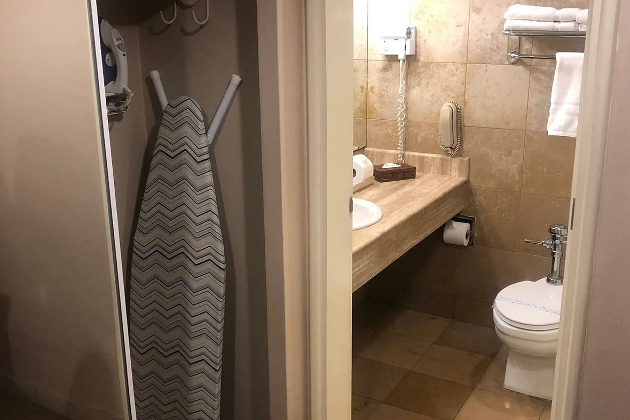 Hotel Honduras Maya — rooms and atmosphere