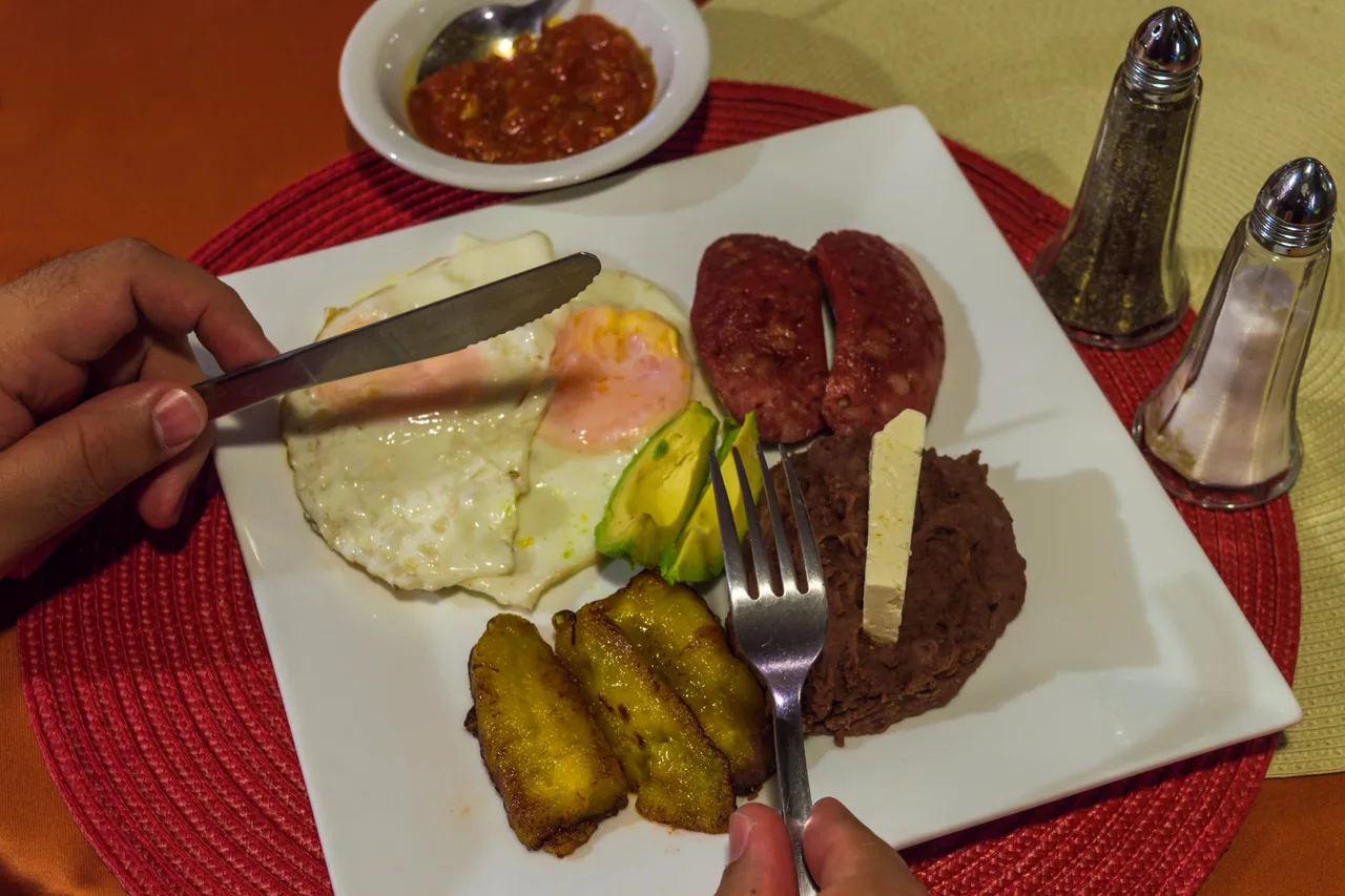 Hotel Humuya Inn — rooms and atmosphere