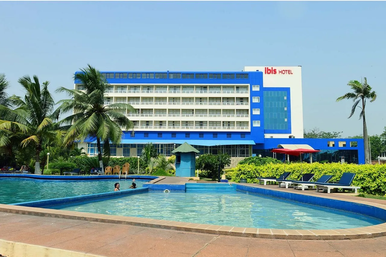 Hotel Ibis Lome Centre — rooms and atmosphere