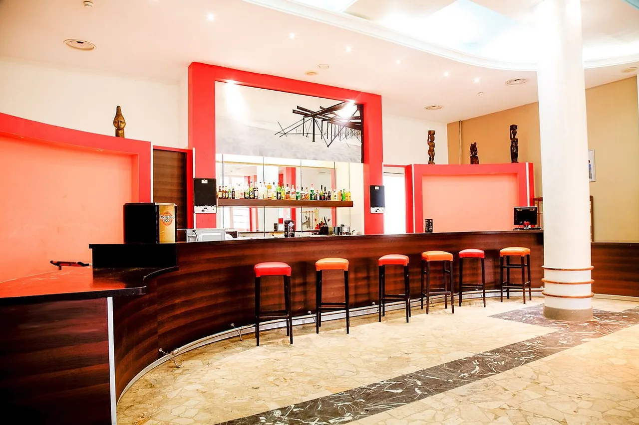 Hotel Ibis Lome Centre — rooms and atmosphere