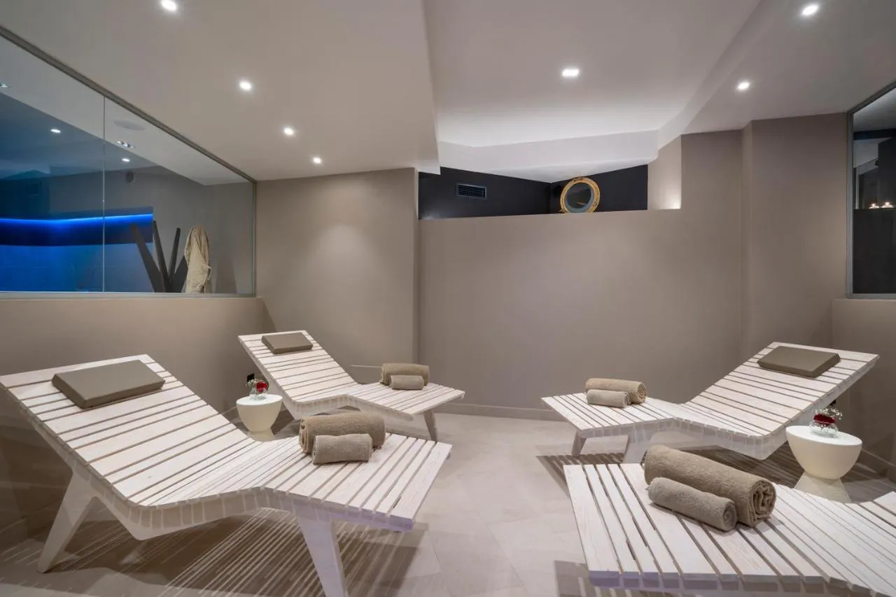 Hotel Imperiale Rimini — ภาพห้องพักและบรรยากาศ