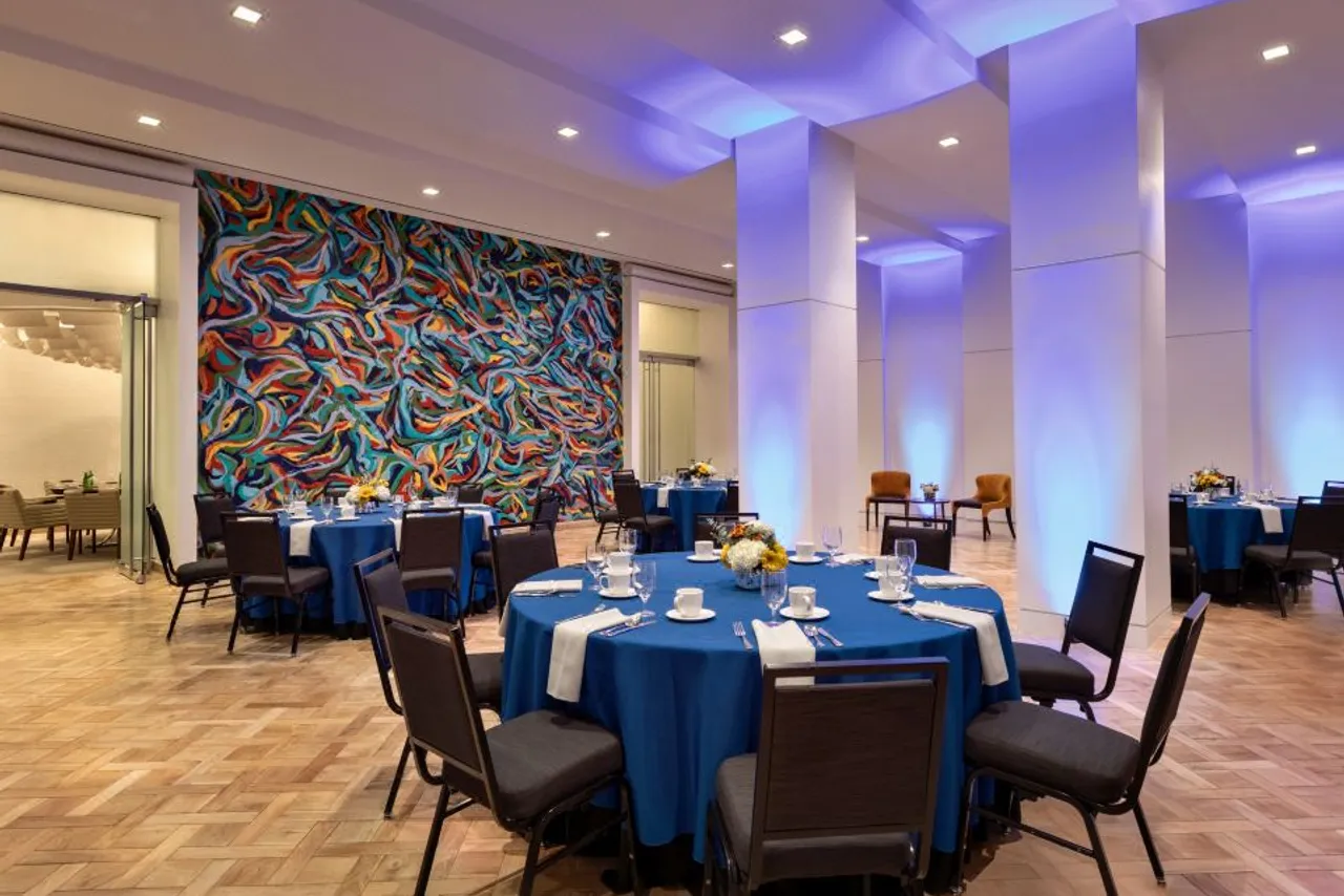 Hotel Indigo Atlanta Downtown — rooms and atmosphere
