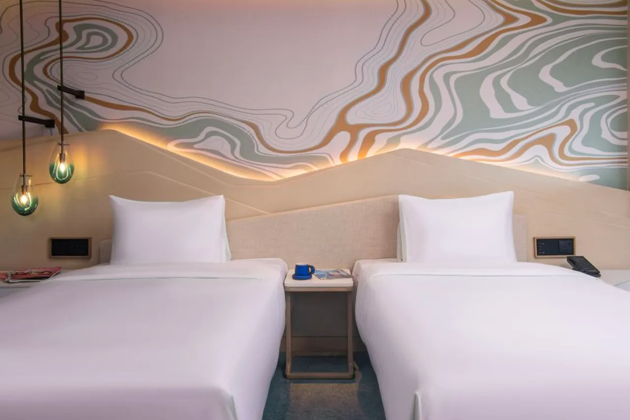 Hotel Indigo Bandung Dago Pakar — rooms and atmosphere