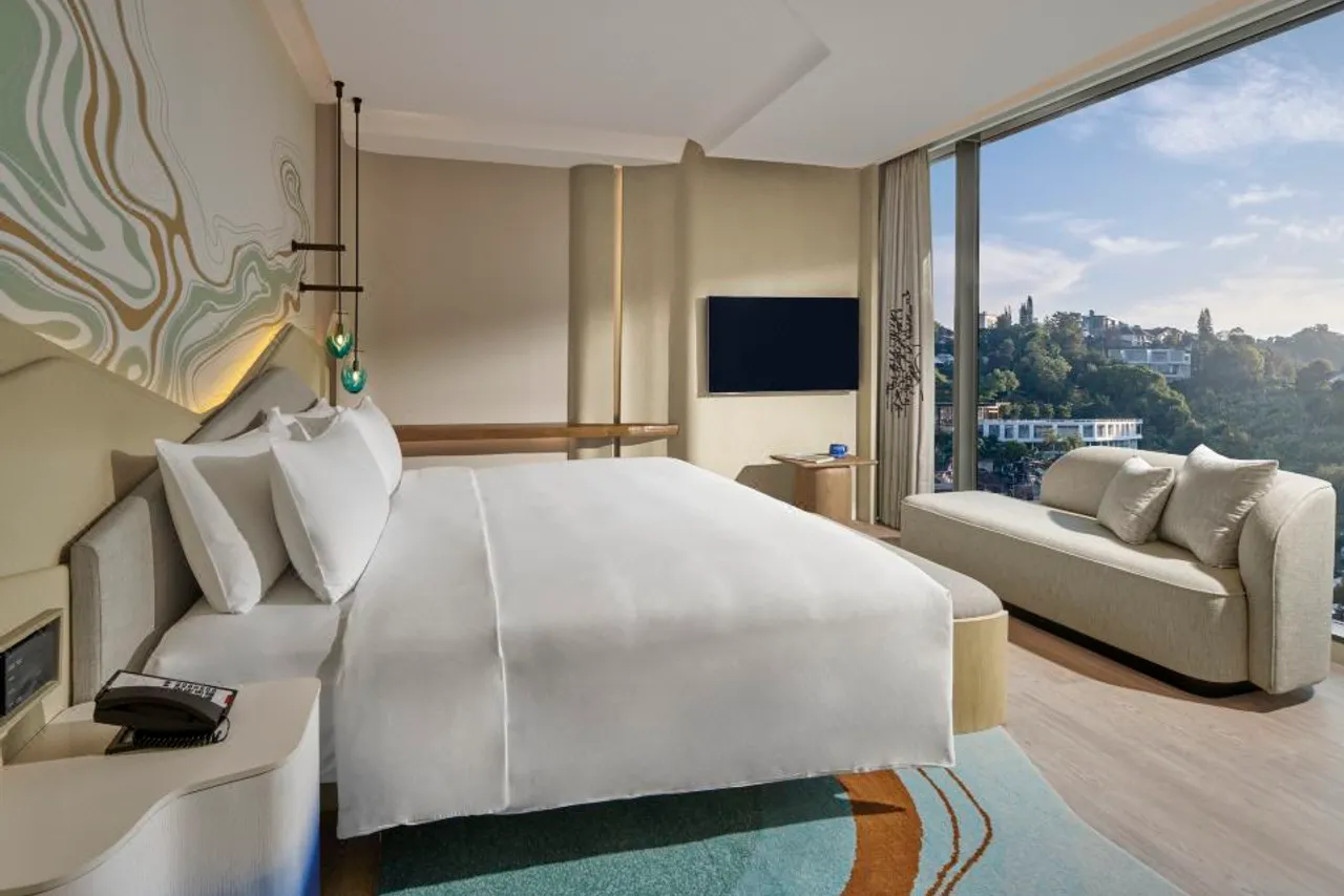 Hotel Indigo Bandung Dago Pakar — rooms and atmosphere