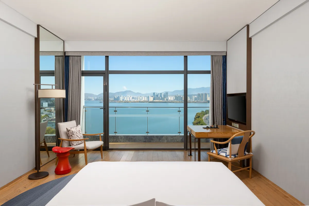 Hotel Indigo Dali Erhai — rooms and atmosphere
