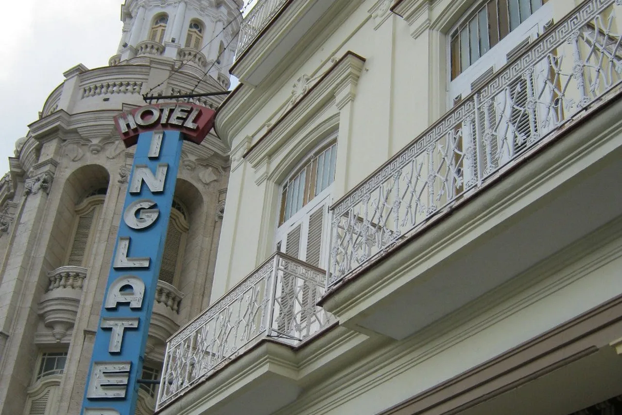 Hotel Inglaterra — rooms and atmosphere