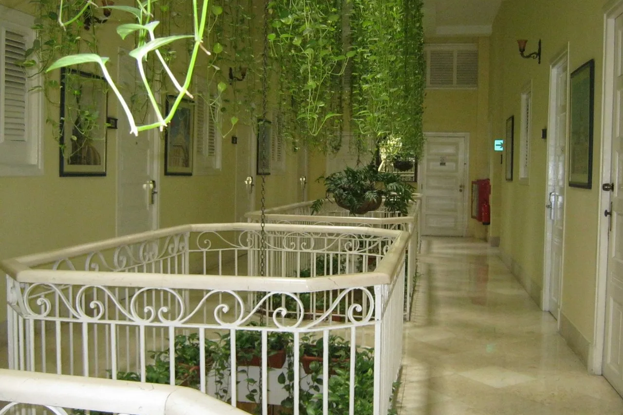 Hotel Inglaterra — rooms and atmosphere