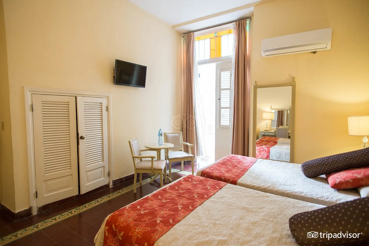 Hotel Inglaterra — rooms and atmosphere