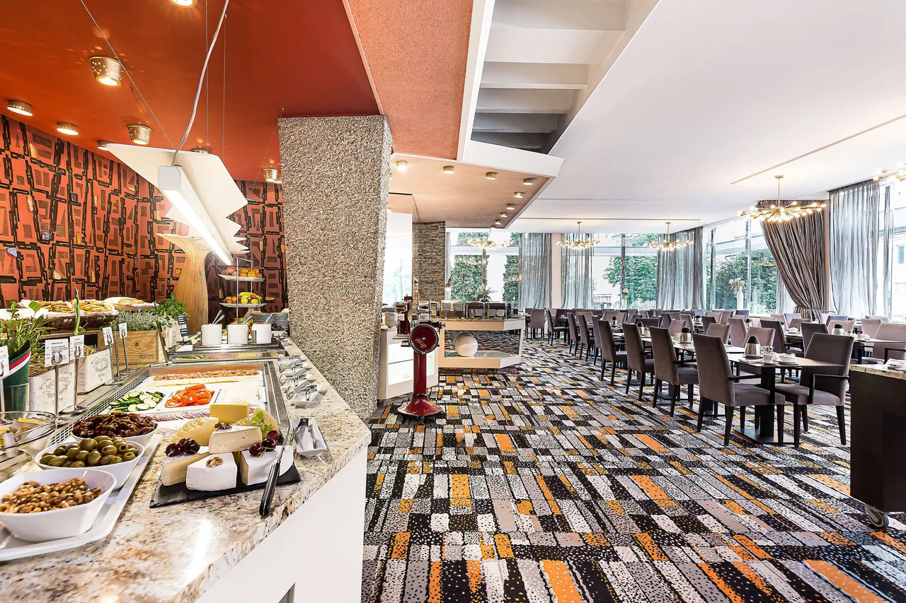 Hotel International Brno — ภาพห้องพักและบรรยากาศ