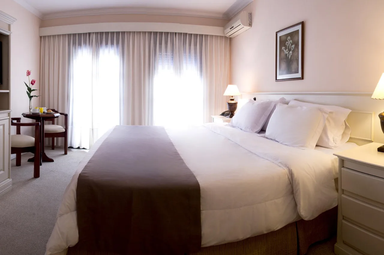 Hotel Italiano — ภาพห้องพักและบรรยากาศ