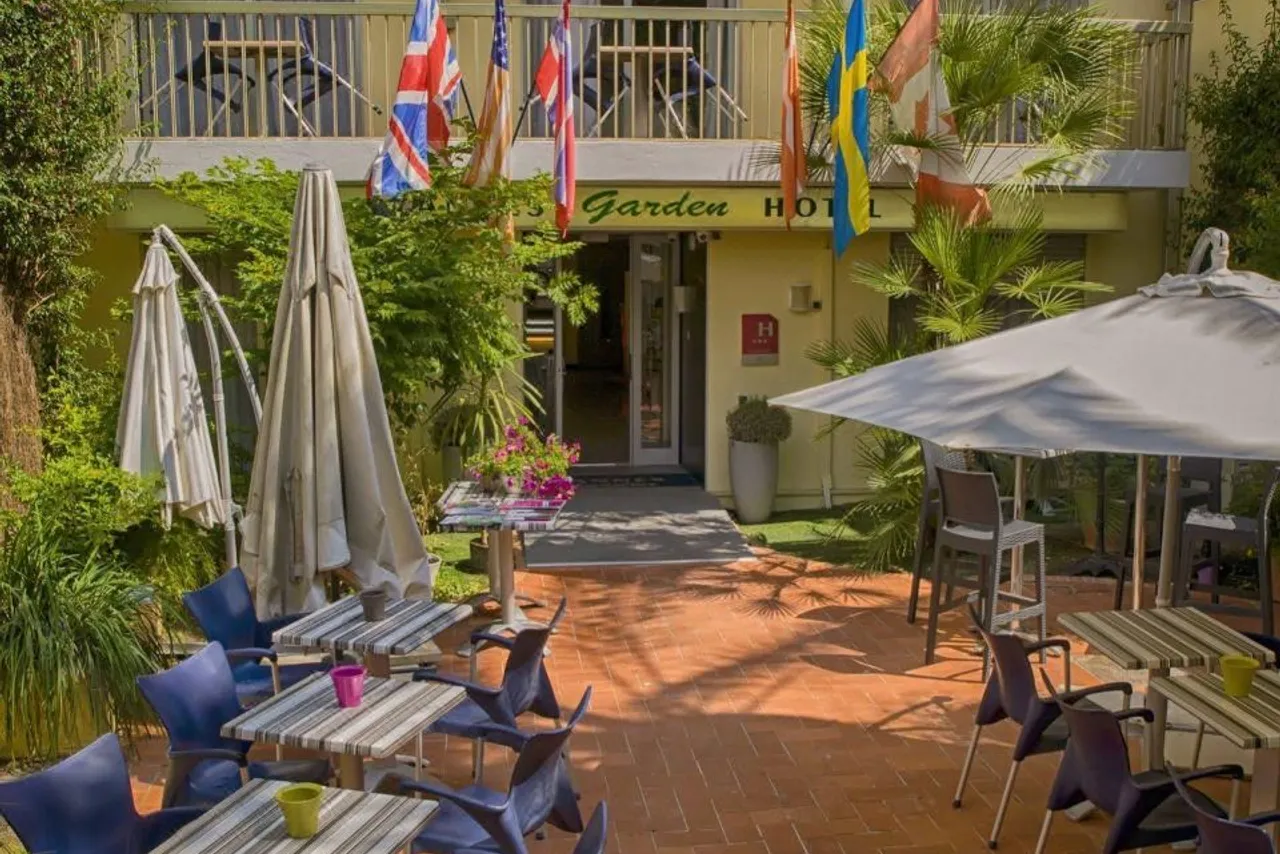 Hôtel Jardin Croisette — rooms and atmosphere