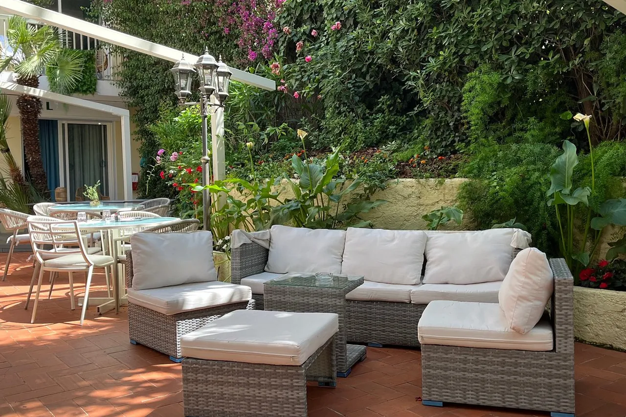 Hôtel Jardin Croisette — rooms and atmosphere