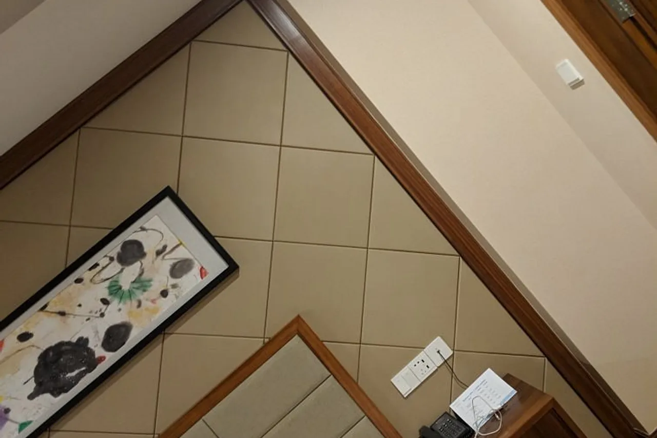 Hotel Kaloum — rooms and atmosphere
