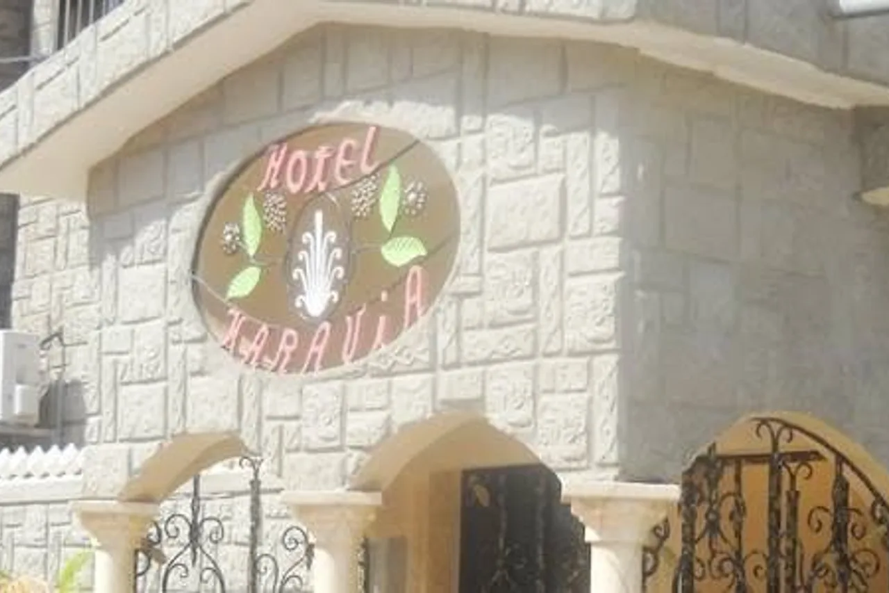 Hotel Karavia — ภาพห้องพักและบรรยากาศ
