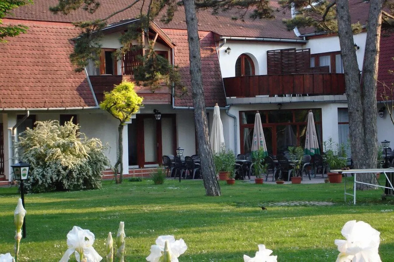 Hotel Kentaur — ภาพห้องพักและบรรยากาศ