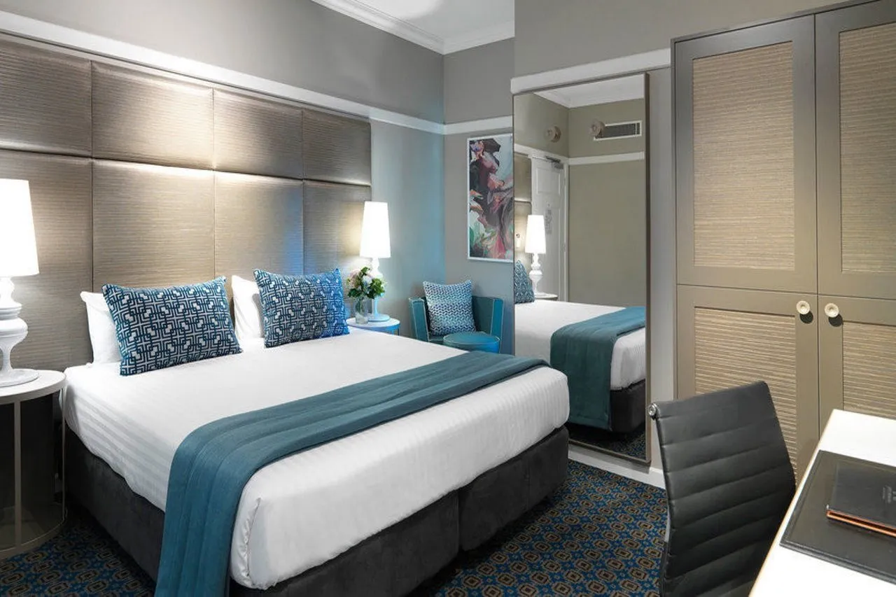 Hotel Kurrajong Canberra — rooms and atmosphere