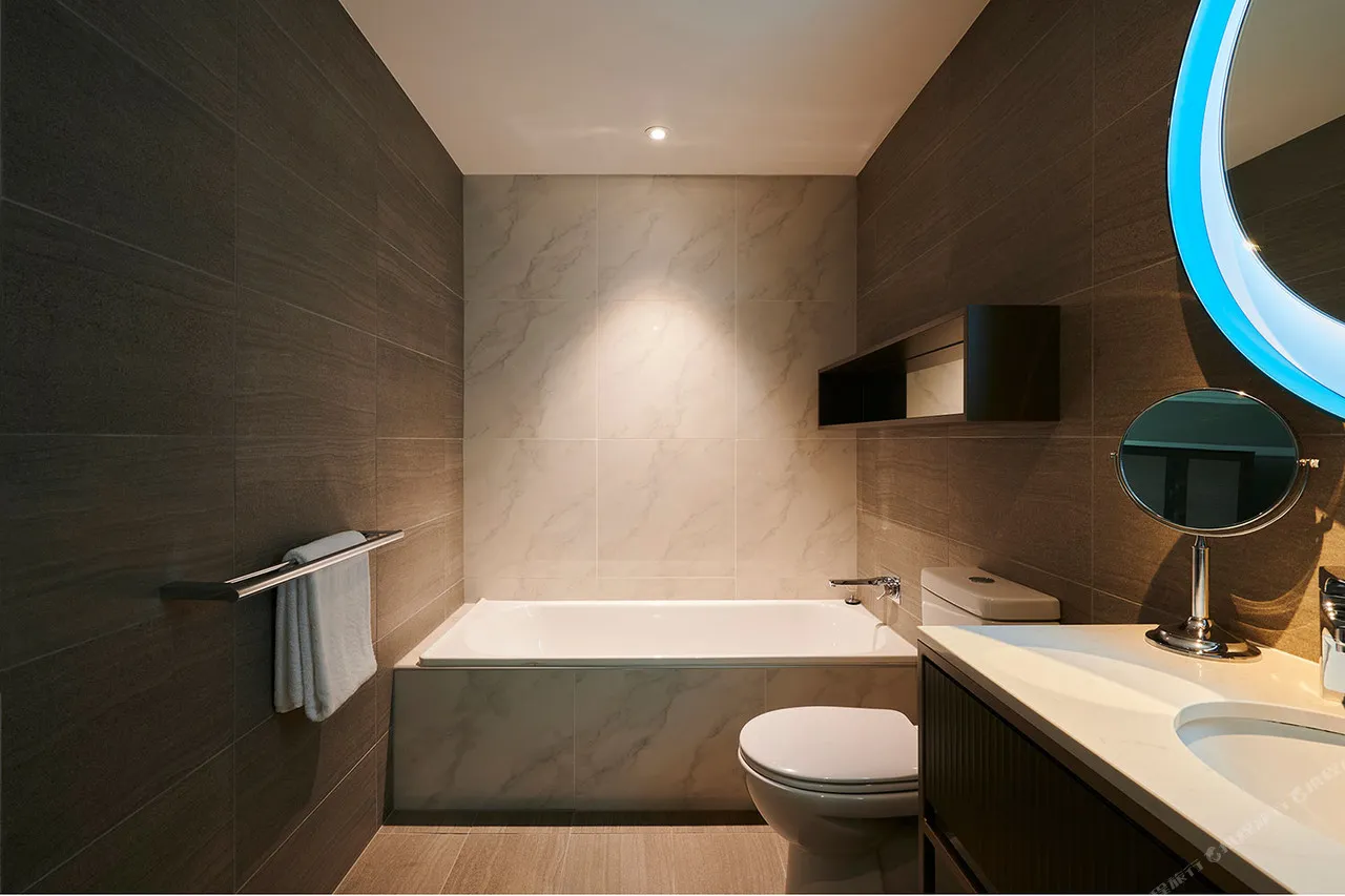 Hotel Kurrajong Canberra — rooms and atmosphere