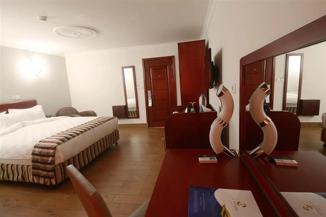 Hotel La Falaise Yaounde — rooms and atmosphere