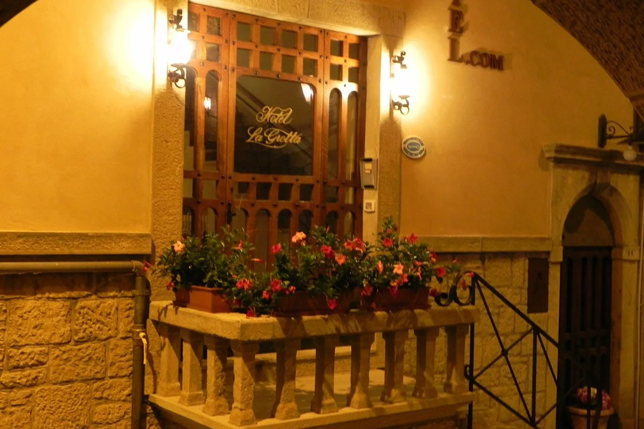 Hotel La Grotta — rooms and atmosphere