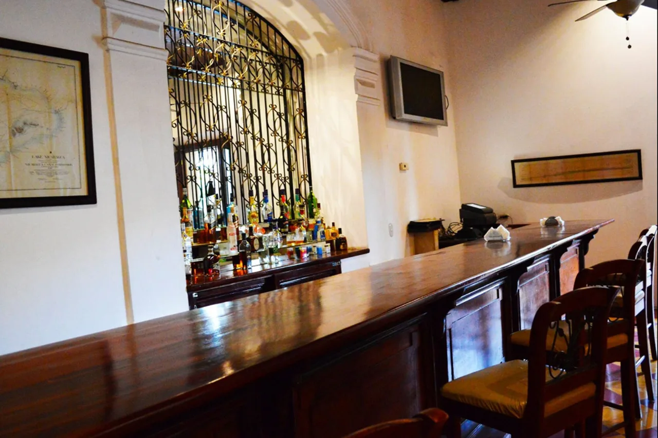 Hotel La Perla — ภาพห้องพักและบรรยากาศ