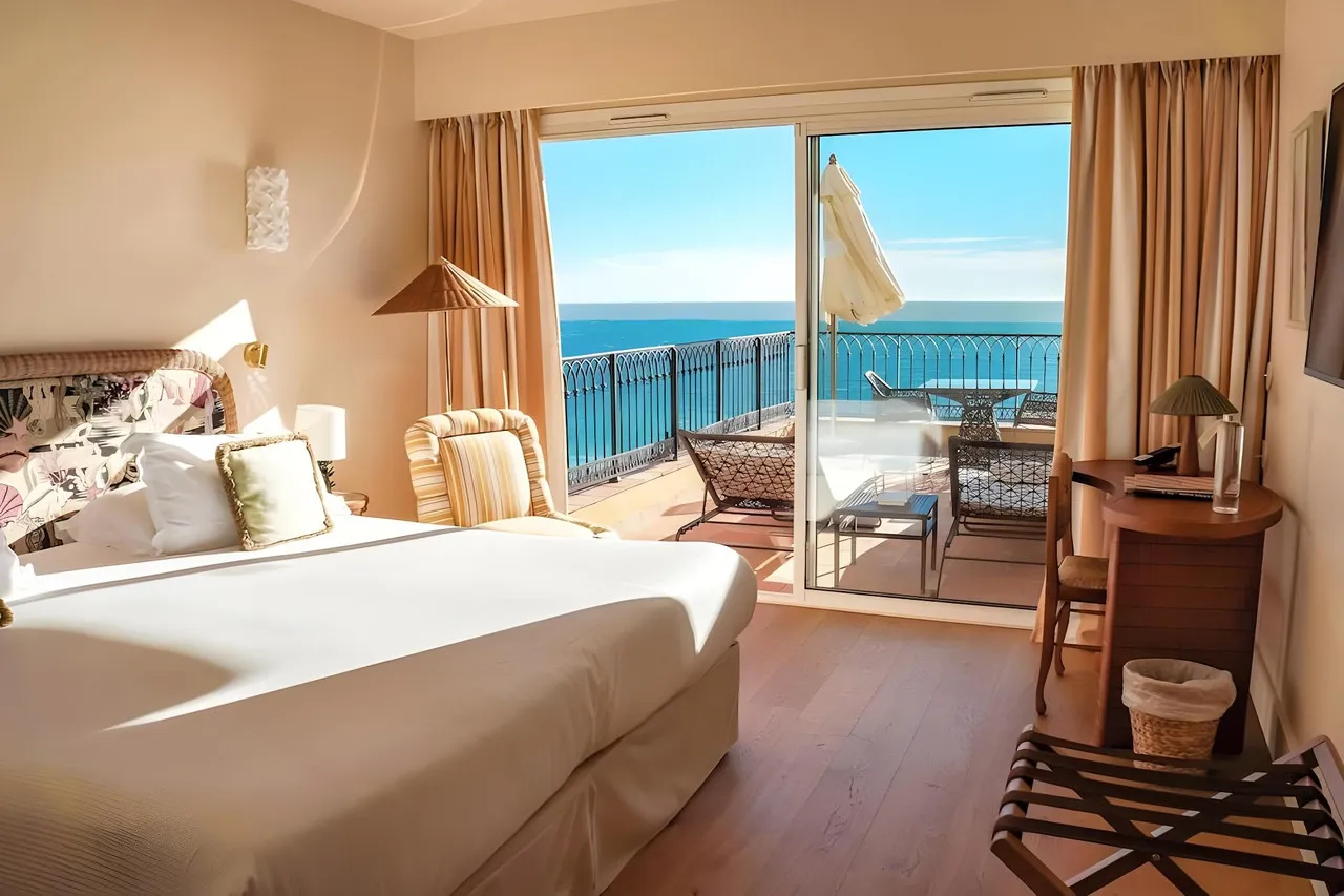 Hotel La Pérouse — ภาพห้องพักและบรรยากาศ
