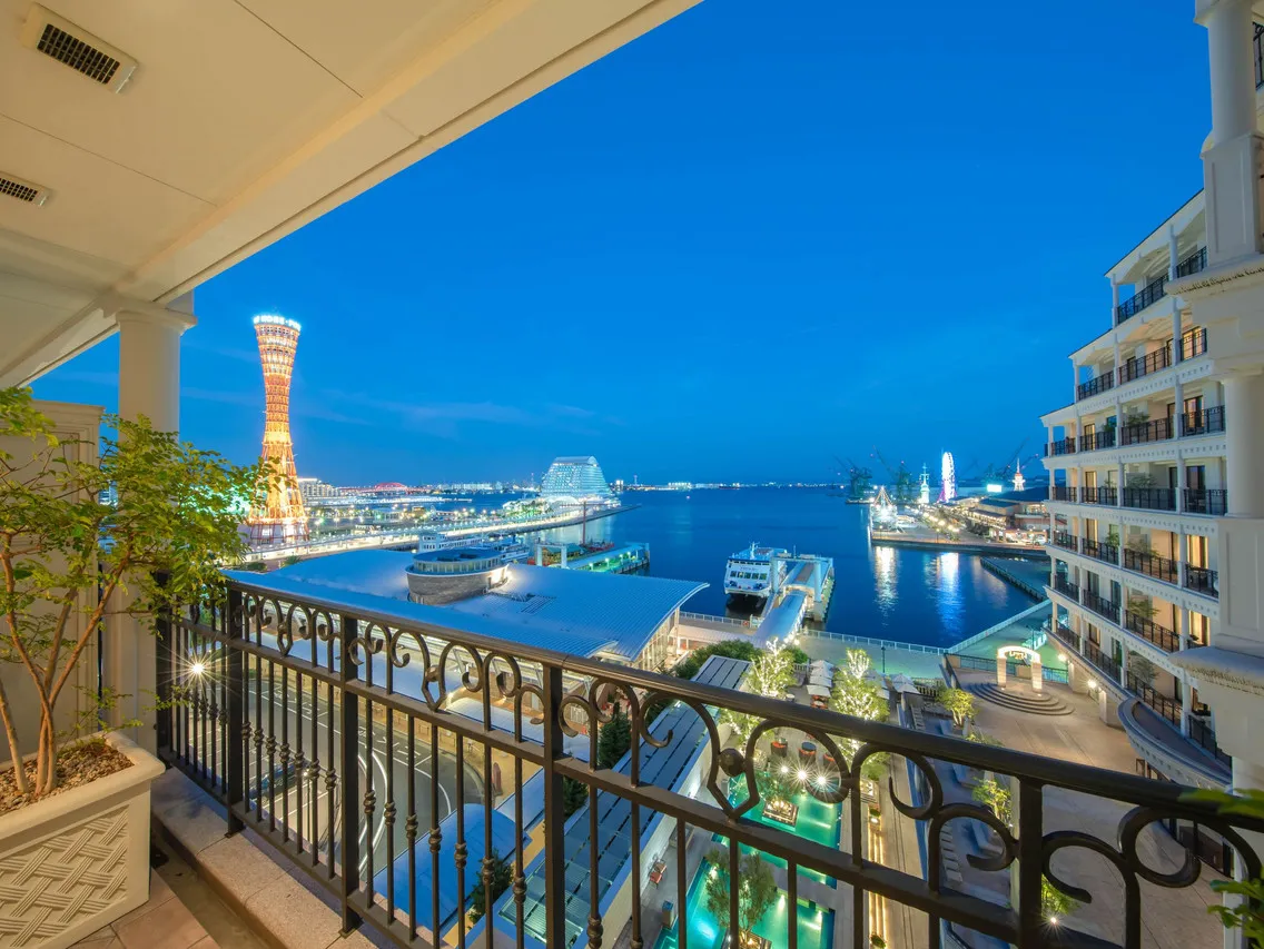 Hotel La Suite Kobe Harborland — rooms and atmosphere