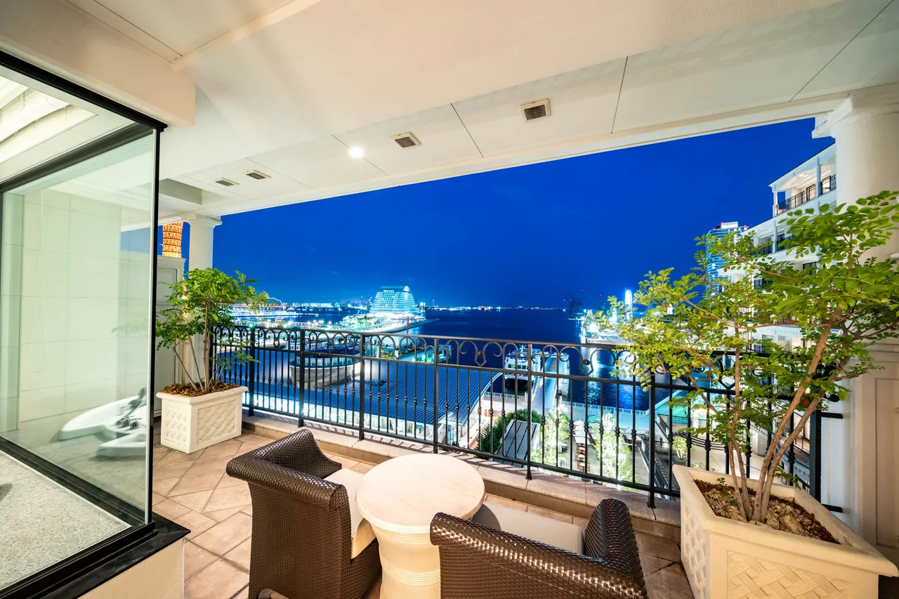 Hotel La Suite Kobe Harborland — rooms and atmosphere