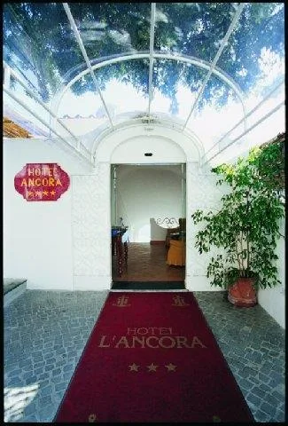 Hotel L'Ancora — ภาพห้องพักและบรรยากาศ