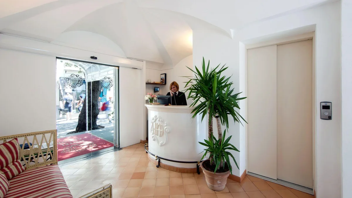 Hotel L'Ancora — ภาพห้องพักและบรรยากาศ