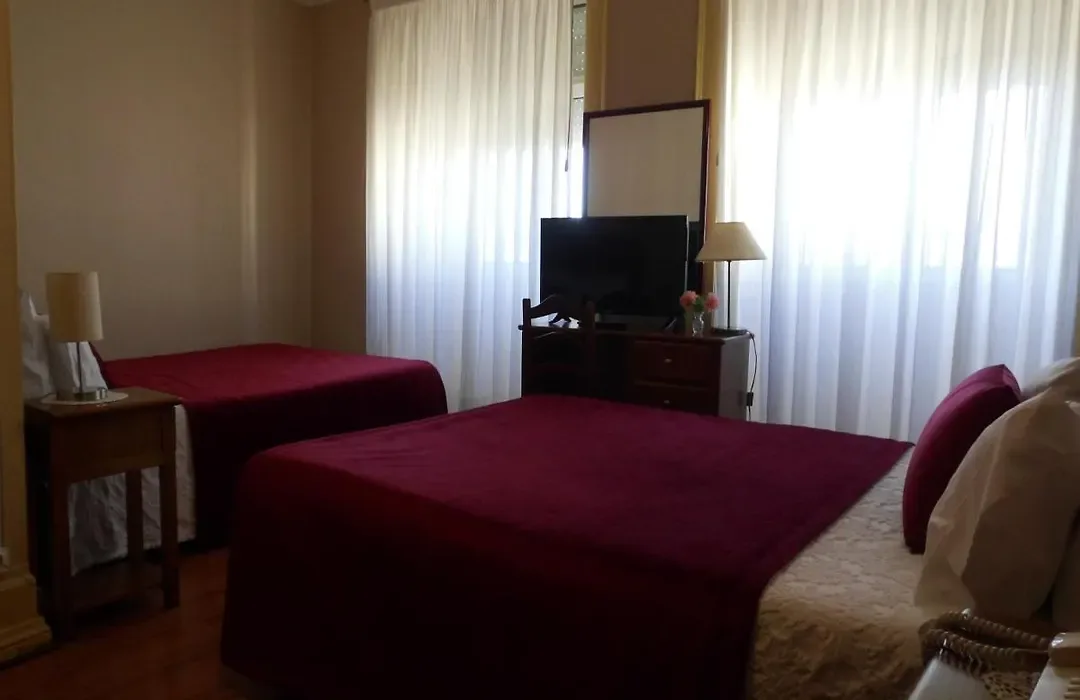 Hotel Larbelo — ภาพห้องพักและบรรยากาศ