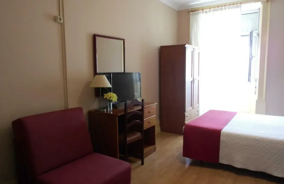 Hotel Larbelo — ภาพห้องพักและบรรยากาศ