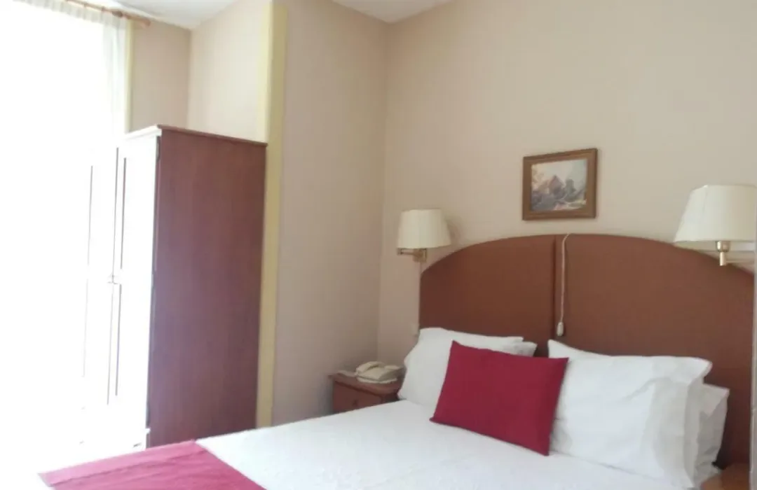 Hotel Larbelo — ภาพห้องพักและบรรยากาศ