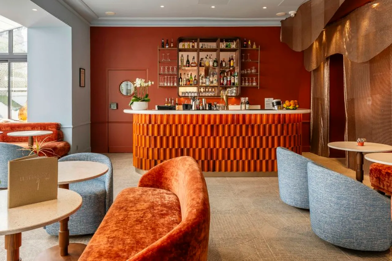 Hôtel Le Canberra — rooms and atmosphere