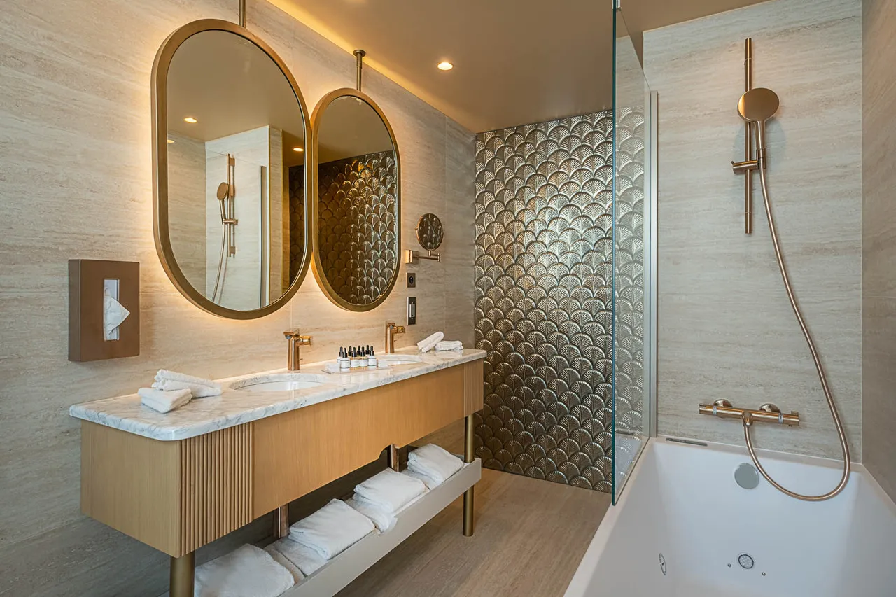 Hôtel Le Monna Lisa — rooms and atmosphere