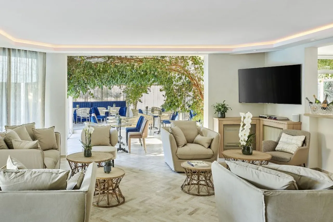 Hotel Le Suquet Cannes — rooms and atmosphere
