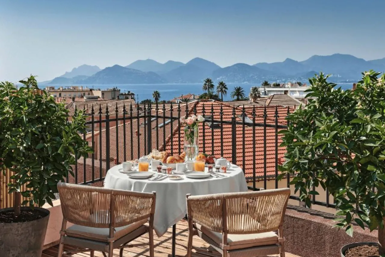Hotel Le Suquet Cannes — rooms and atmosphere