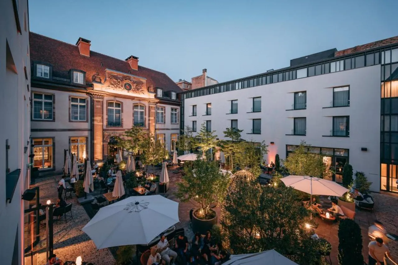 Hôtel LÉONOR the place to live — rooms and atmosphere