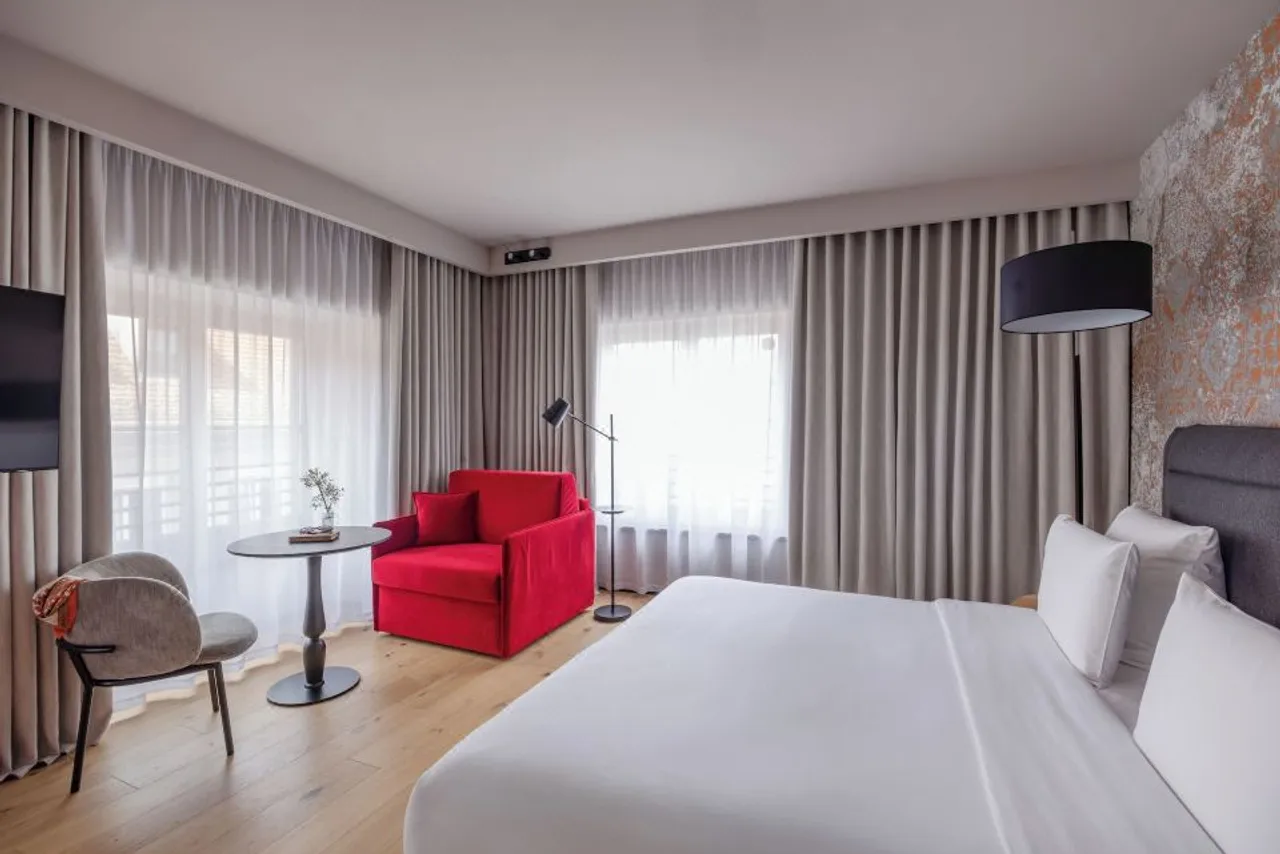 Hôtel LÉONOR the place to live — rooms and atmosphere