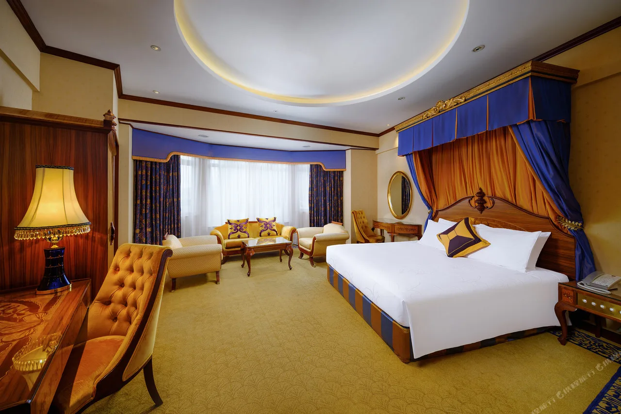 Hotel Lisboa — rooms and atmosphere