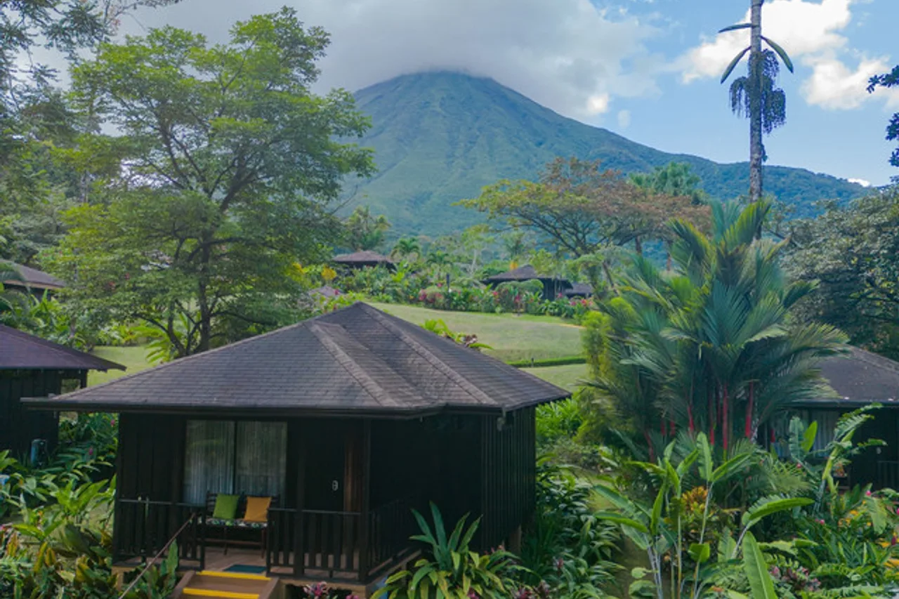 โรงแรม Hotel Lomas del Volcan ชานเมืองลาฟอร์ตูนา วิวภูเขาไฟ