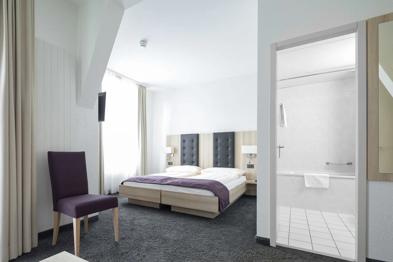Hotel Lötschberg Interlaken — rooms and atmosphere