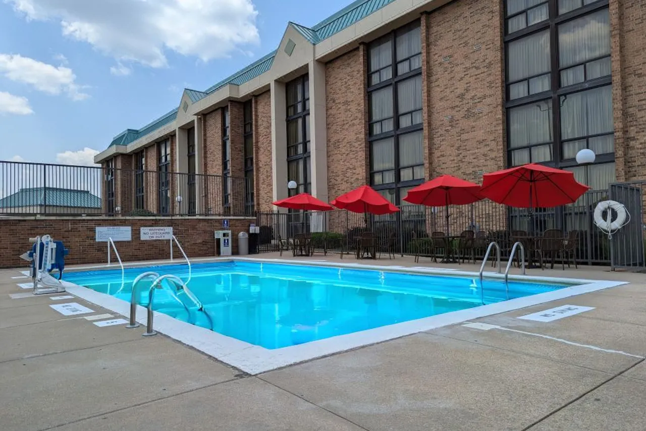 Hotel Lotus Kansas City Stadium — rooms and atmosphere
