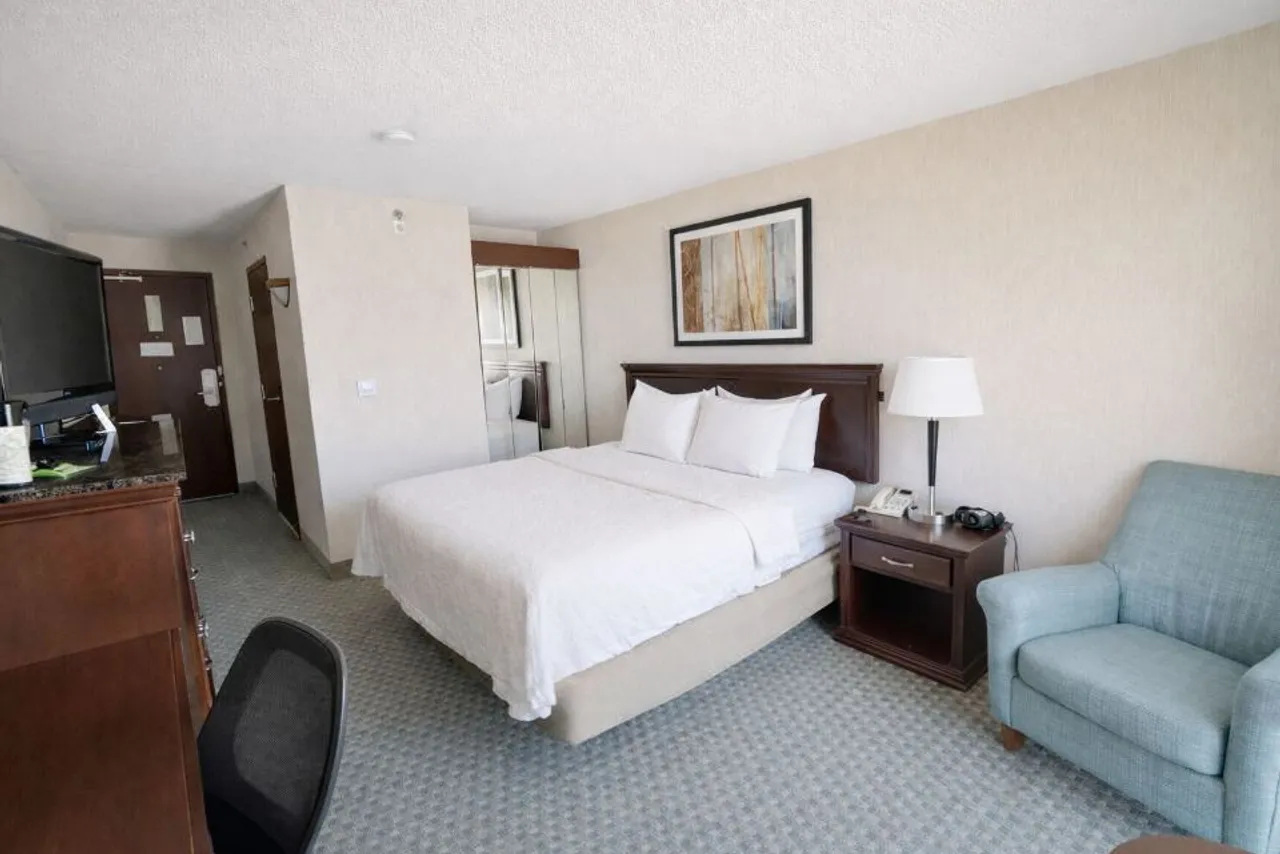 Hotel Lotus Kansas City Stadium — rooms and atmosphere