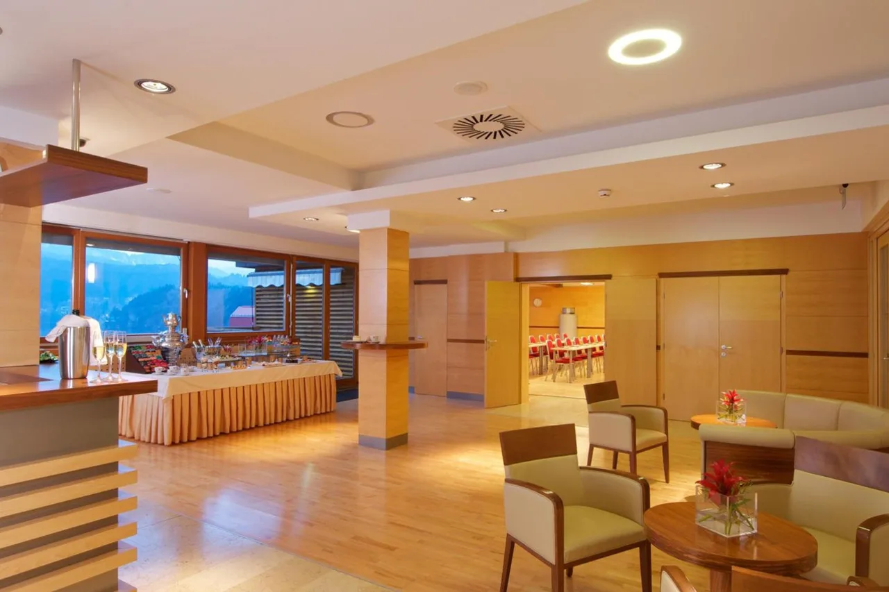 Hotel Lovec — ภาพห้องพักและบรรยากาศ