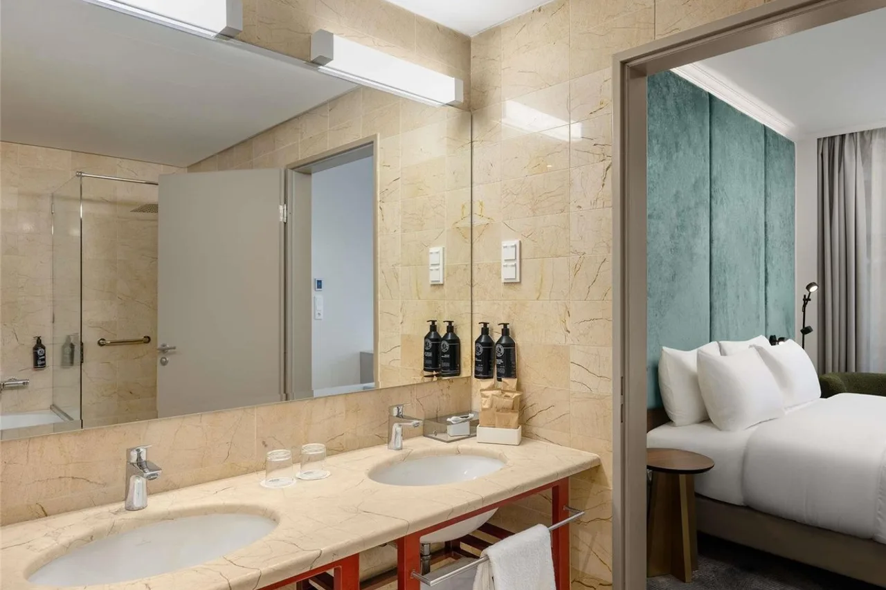 Hotel Lycium Debrecen - Handwritten Collection — ภาพห้องพักและบรรยากาศ